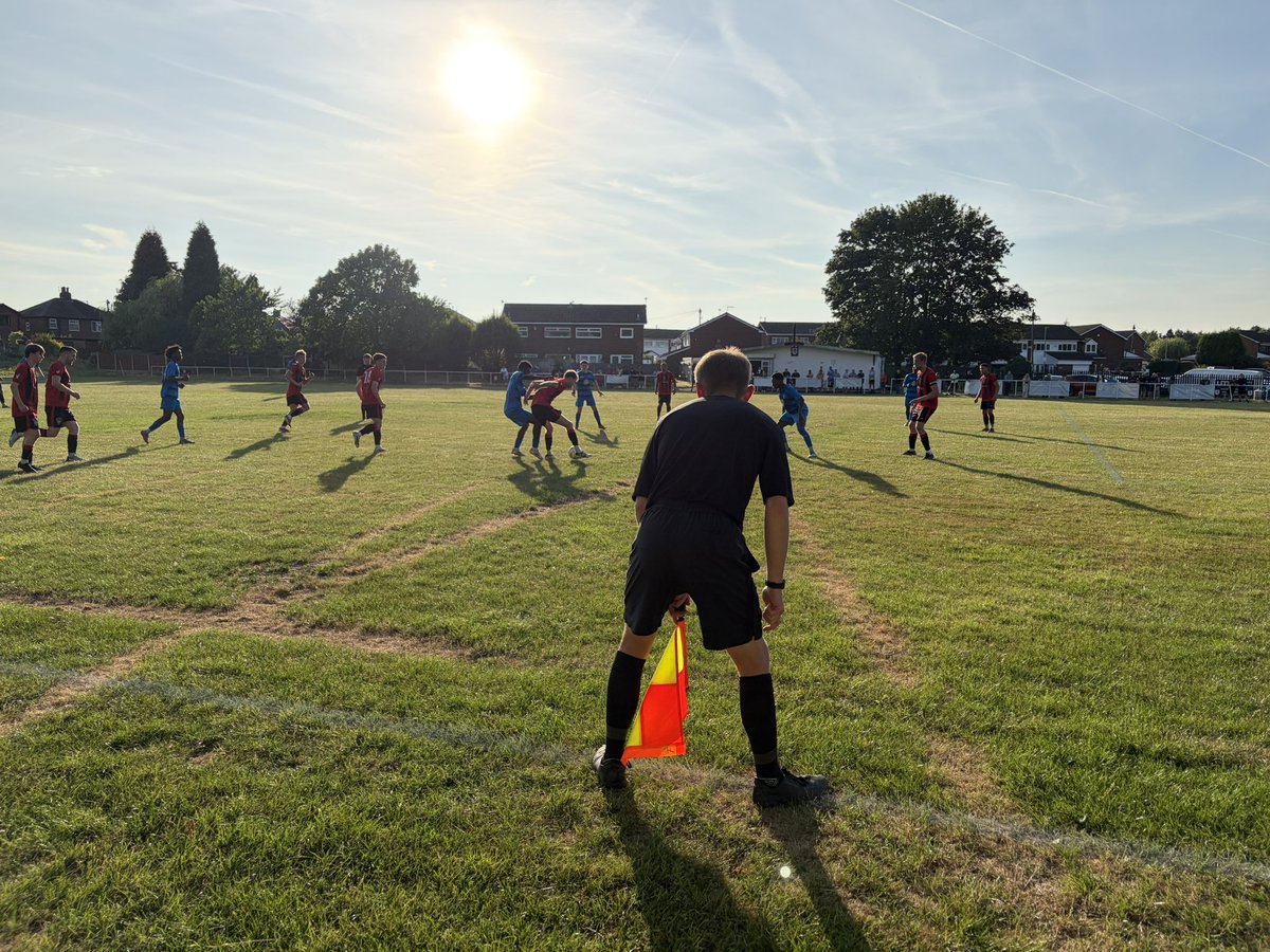 scorbishley92's tweet photo. £3 football. @dentontown_fc vs @AbbeyHeyFC. Decent turnout too on a lovely summer’s evening. https://t.co/IkUSlOJTnd