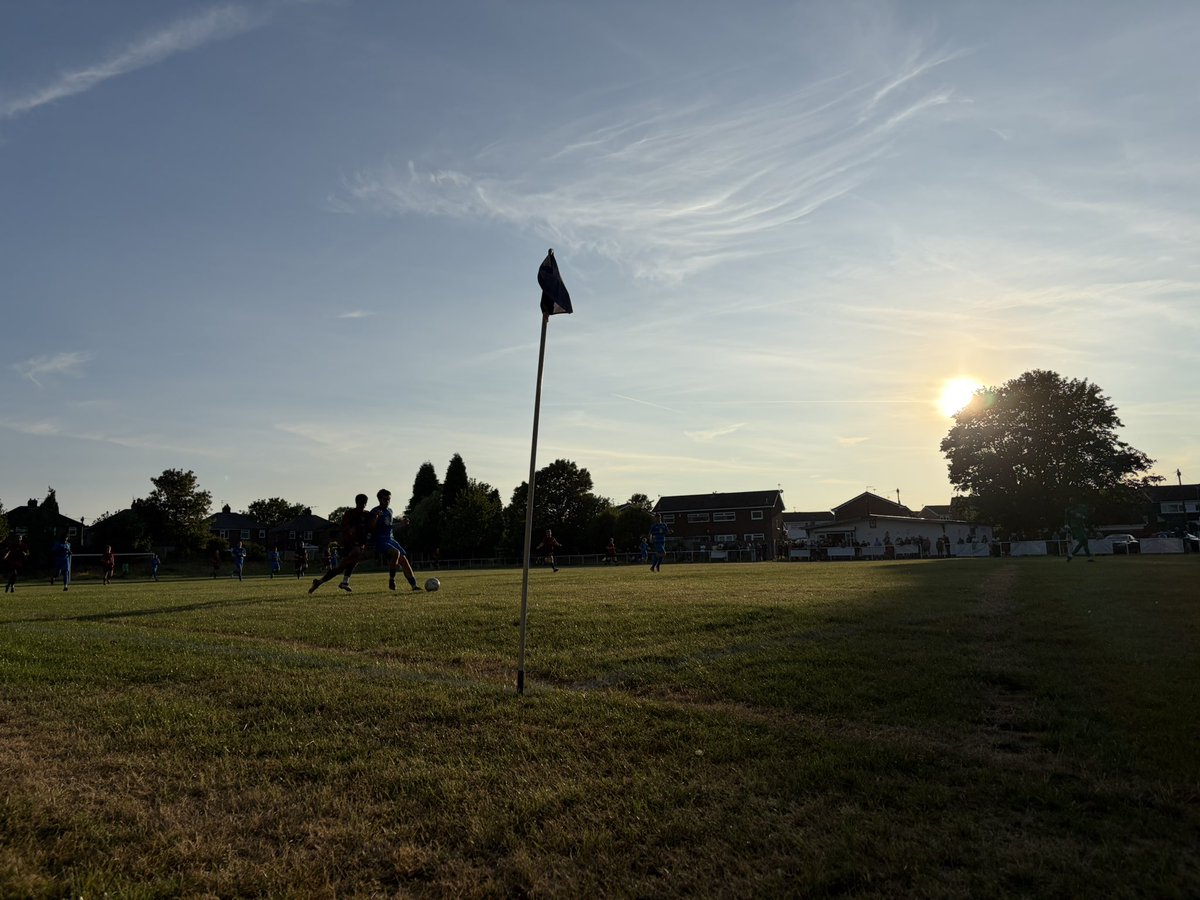 scorbishley92's tweet photo. £3 football. @dentontown_fc vs @AbbeyHeyFC. Decent turnout too on a lovely summer’s evening. https://t.co/IkUSlOJTnd