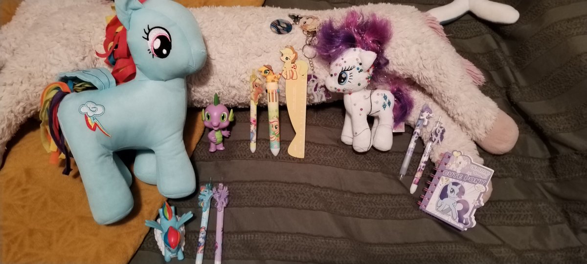 Insane_fangurL's tweet photo. "Rarity and Apple Jack just don't draw in audience and aren't marketable"
My (very small) MLP merch where you can so clearly see my favorites : https://t.co/43c6FbqYQT