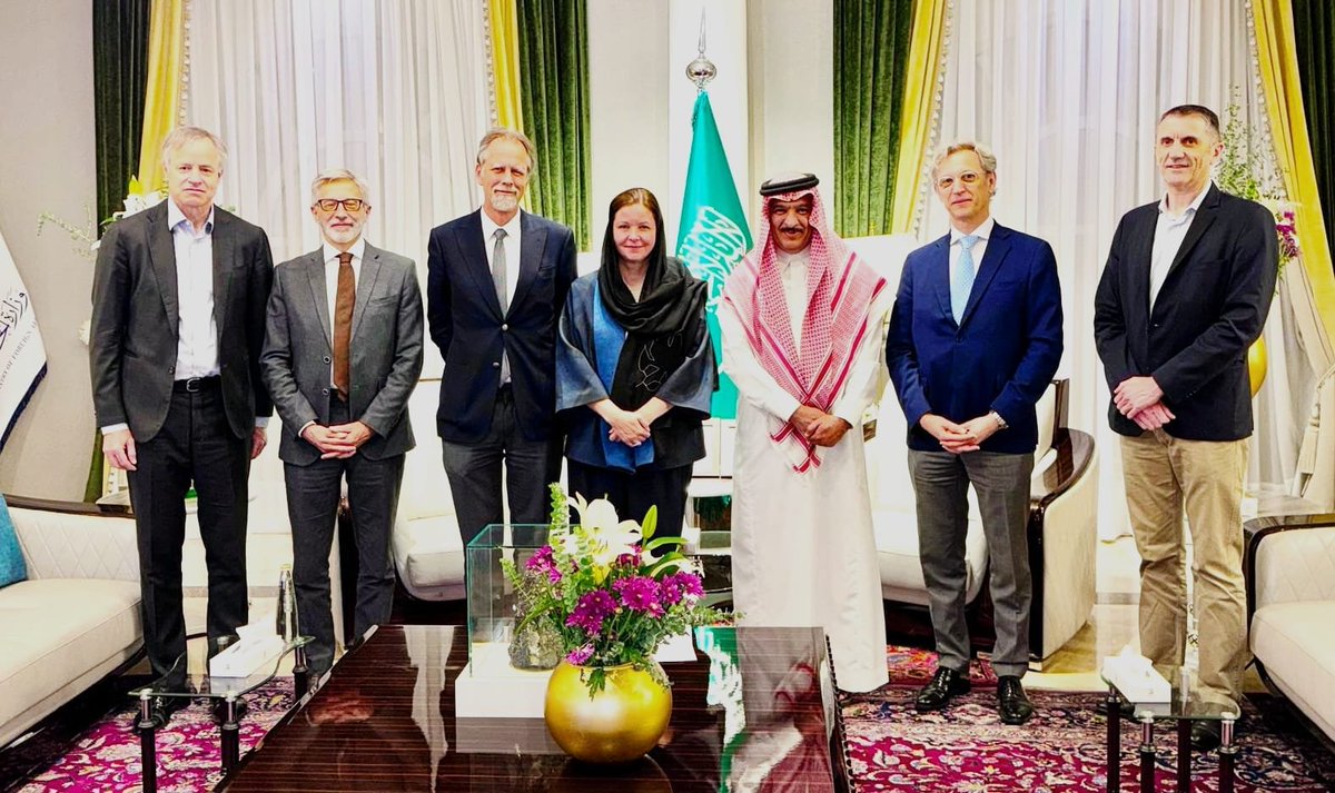 alanazi203's tweet photo. استضفت هذا المساء عدداً من أصحاب السعادة السفراء المعتمدين لدى الجمهورية الإسلامية الإيرانية على مأدبة عشاء، في لقاءٍ ودي يعكس أهمية الحوار وبناء جسور التواصل، ويعزز أواصر الصداقة والتفاهم وتبادل الأراء. https://t.co/4DPwOvGFOA