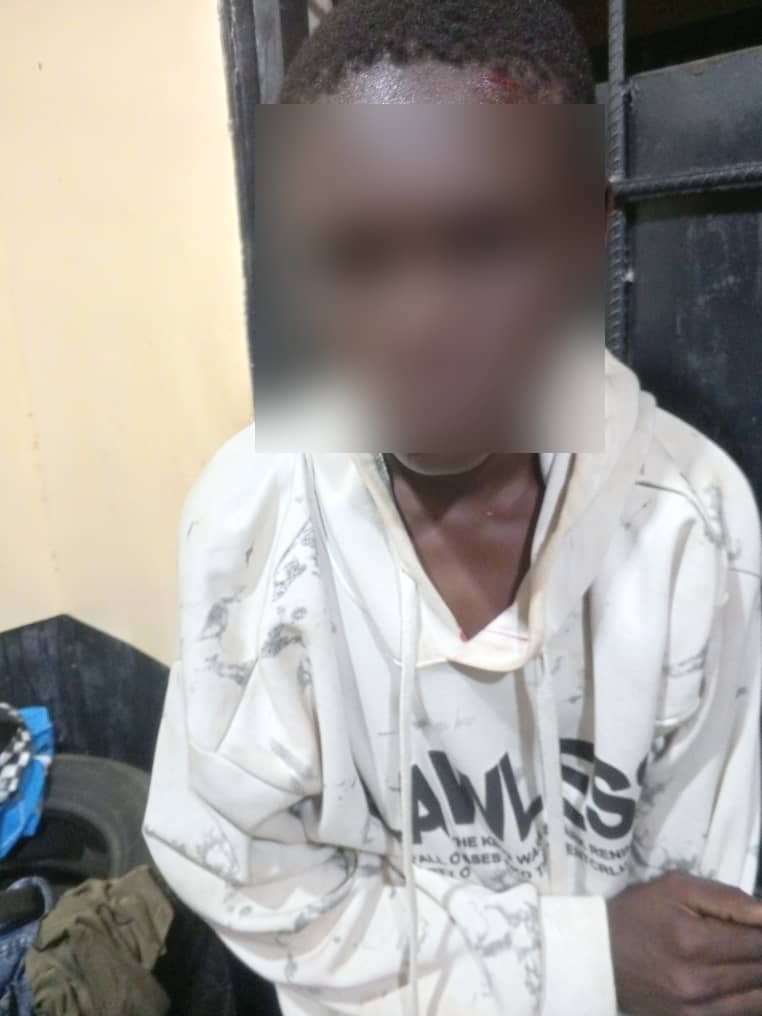 Primevibemedia's tweet photo. Police have arrested a 19-year-old suspected robber over an alleged machete attack on a man during a robbery at Asokore Mampong. Investigations are ongoing as authorities work to bring the case to justice.
#CrimeWatch #GhanaPolice #AsokoreMampong #Safety #News https://t.co/6047rJPnEC
