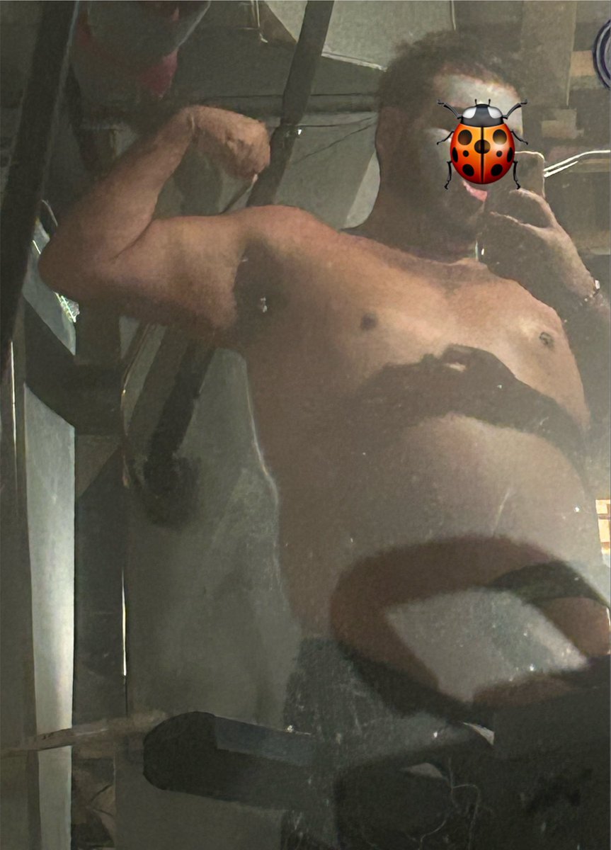 Garrylarry69328's tweet photo. Lifting makes me sweaty but the way I glisten #bear #gainer #gayber #gaychub #wet https://t.co/jzuAI3xGce