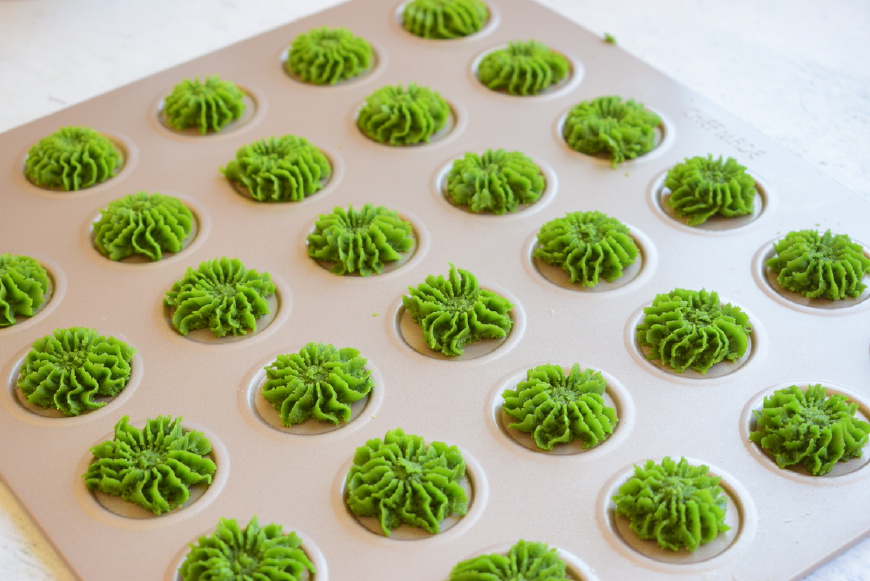 sungjc72's tweet photo. Just split a pack of crispy matcha cookies with my bestie , the crunch + sweet umami hit Pure midweek win!， https://t.co/YXpvUoQBMZ