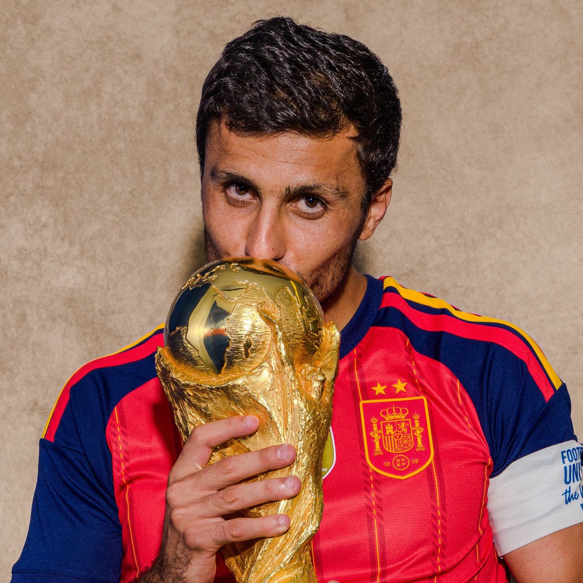 MadridXtra's tweet photo. 🚨💣 BREAKING: RODRI TO REAL MADRID IS PROGRESSING WELL. @AlbertoPereiro 🇪🇸 https://t.co/uvUxLSNe82