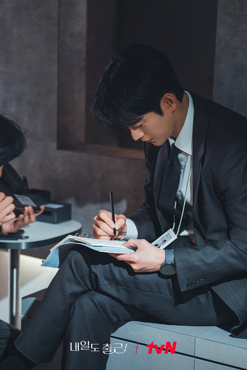 CJnDrama's tweet photo. <내일도 출근!> 벌써 최종화까지 단 2회🥹⏳
서인국❤박지현이 만든 현실 공감 오피스 로맨스!
최종화 전 현장 비하인드 스틸 공개📷💙

[월화] 저녁 8:50ㅣtvN

#즐거움엔20tvN #내일도출근! #SeeYouatWorkTomorrow!
#tvN #Wavve #웨이브 https://t.co/asVjKajAAI