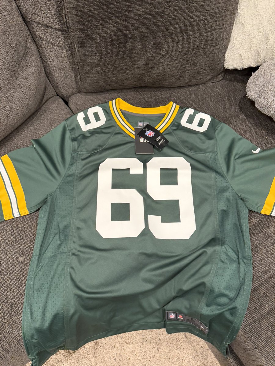 PackerNationChi's tweet photo. Fresh from the Pro Shop. New Goal in Life: Find a way to get @DavidBakhtiari to sign it. In the mean time… it’s PRETTY https://t.co/hiLM7J2VO4
