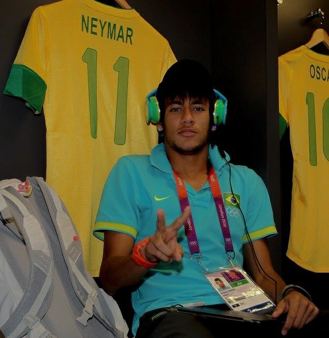 xasisipinw's tweet photo. @squadslbmc me with neymar https://t.co/WNAOq7PWND