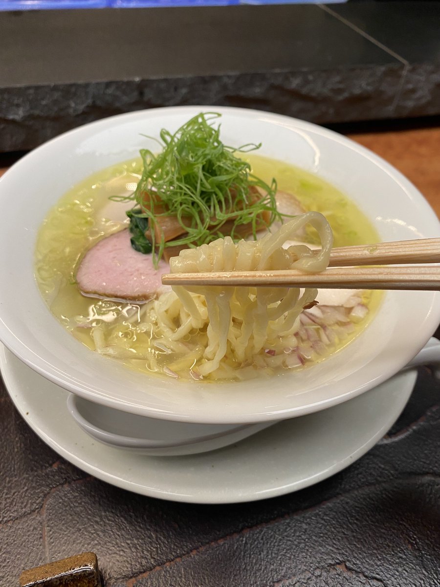 RKaryon50602's tweet photo. RAMEN TUNEです🍜
おはようございます😃

7月24日（金）11:30〜14:30ラストオーダー
本日もよろしくお願いします🍜

煮干しとトマト麺の冷やし🍅ご用意あります

明日はラーメンコースの日です🍜
ラーメン単品でのお席もありますのでよろしくお願いします🙇‍♂️

皆様のご来店お待ちしてます✨✨ https://t.co/MoRk4JaGw3
