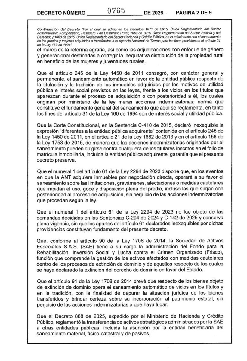 MariaFdaCabal's tweet photo. Nuevamente el gobierno Petro amenazando la propiedad privada.  El Decreto 765/2026 le otorga a la ANT "saneamiento automático" sobre los predios que compra o expropia, borra embargos, gravámenes, medidas cautelares y cualquier limitación inscrita en el folio de matrícula, incluso las que aparezcan DESPUÉS de la adquisición. 

Toma posesión inmediata sin sanear títulos primero. Esto significa que si tenías un derecho sobre ese predio (crédito, hipoteca, litigio), ya no lo recuperas, solo te queda demandar indemnización al Estado.