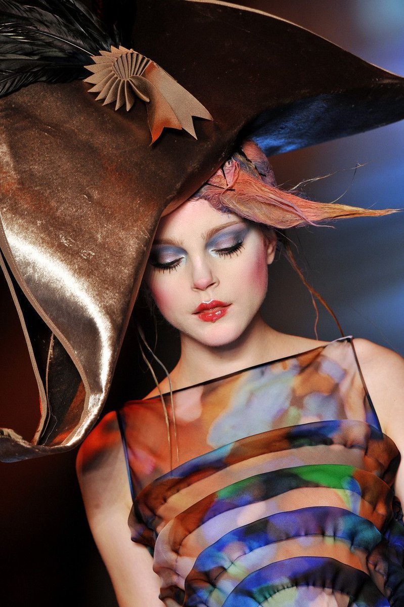 soIesque's tweet photo. makeup by Pat McGrath for Galliano S/S 2009 https://t.co/Z5ORhvrqSI