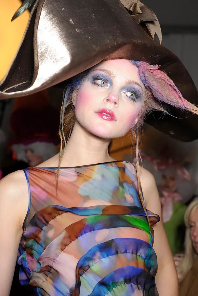 soIesque's tweet photo. makeup by Pat McGrath for Galliano S/S 2009 https://t.co/Z5ORhvrqSI