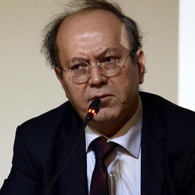 TurkMedyaAjansi's tweet photo. Gazeteci Yazar Yusuf Kaplan ;

-"HÜDA PAR, karma eğitimin dışında da eğitim verilebilmesi için bir kanun teklif verdi."
-"Hemen hemen bütün Batı ülkelerinde, Japonya dâhil dünyanın her yerinde olan bir seçenek bu."
-"Müslüman bir ülkede de olmaması İslâm’ın köklerini kurutma projesinin bir sonucudur."
-"@HurDavaPartisi ve Genel Başkanı Sayın @zyapicioglu Beyi, teklifi veren milletvekillerimizi tebrik ediyorum."
-"Son söz: Dik durun, geleceği siz kurun.."

@yenisafakwriter