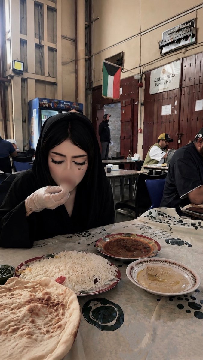 r0_q's tweet photo. مرة ندّحم القوم بالجنب المتيّن
ومرتين الذيب فالليل مايلقى عشاه :) https://t.co/3seda4eOlL