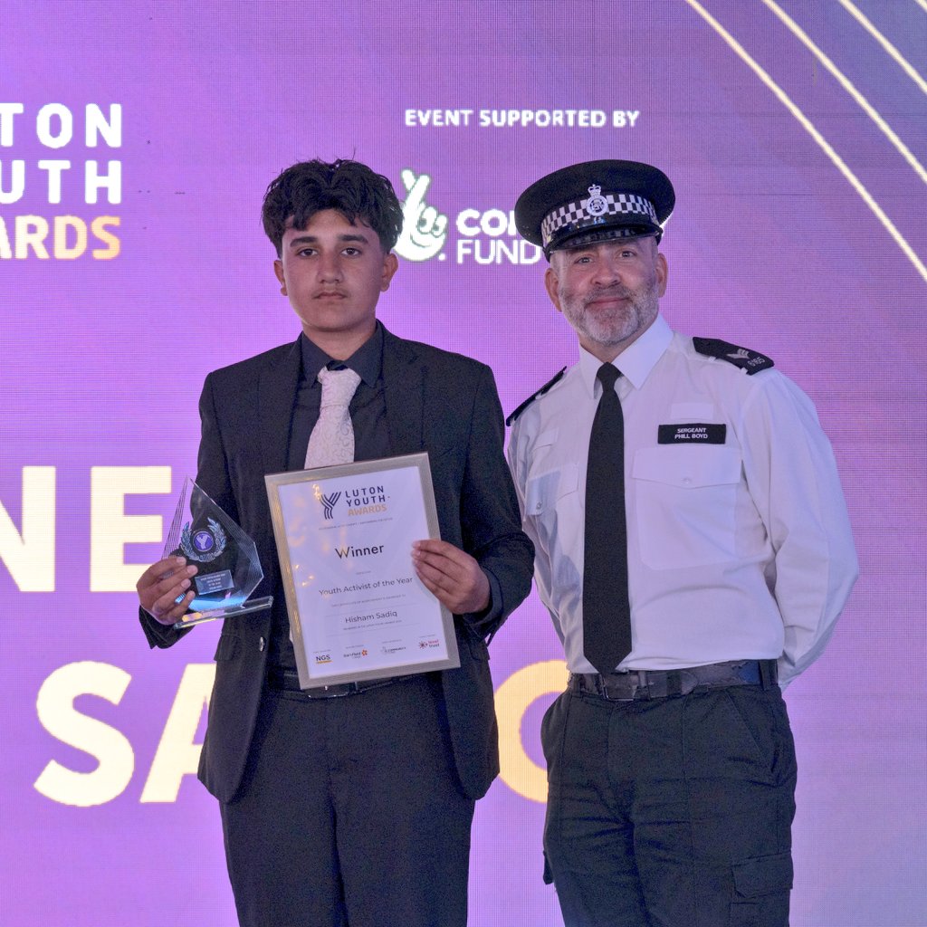 lutonyouthaward's tweet photo. We’re proud to announce the Youth Activist of the Year winners, presented by Sergeant Phil Boyd!
Winner: Hisham Sadiq
Highly Commended: Yousuf Mohammed
Thank you for taking a stand and making a difference!
#YouthActivist #YouthAwards #InspireChange #CommunityHeroes https://t.co/5IU8RPy6S6