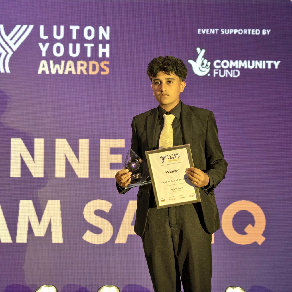 lutonyouthaward's tweet photo. We’re proud to announce the Youth Activist of the Year winners, presented by Sergeant Phil Boyd!
Winner: Hisham Sadiq
Highly Commended: Yousuf Mohammed
Thank you for taking a stand and making a difference!
#YouthActivist #YouthAwards #InspireChange #CommunityHeroes https://t.co/5IU8RPy6S6