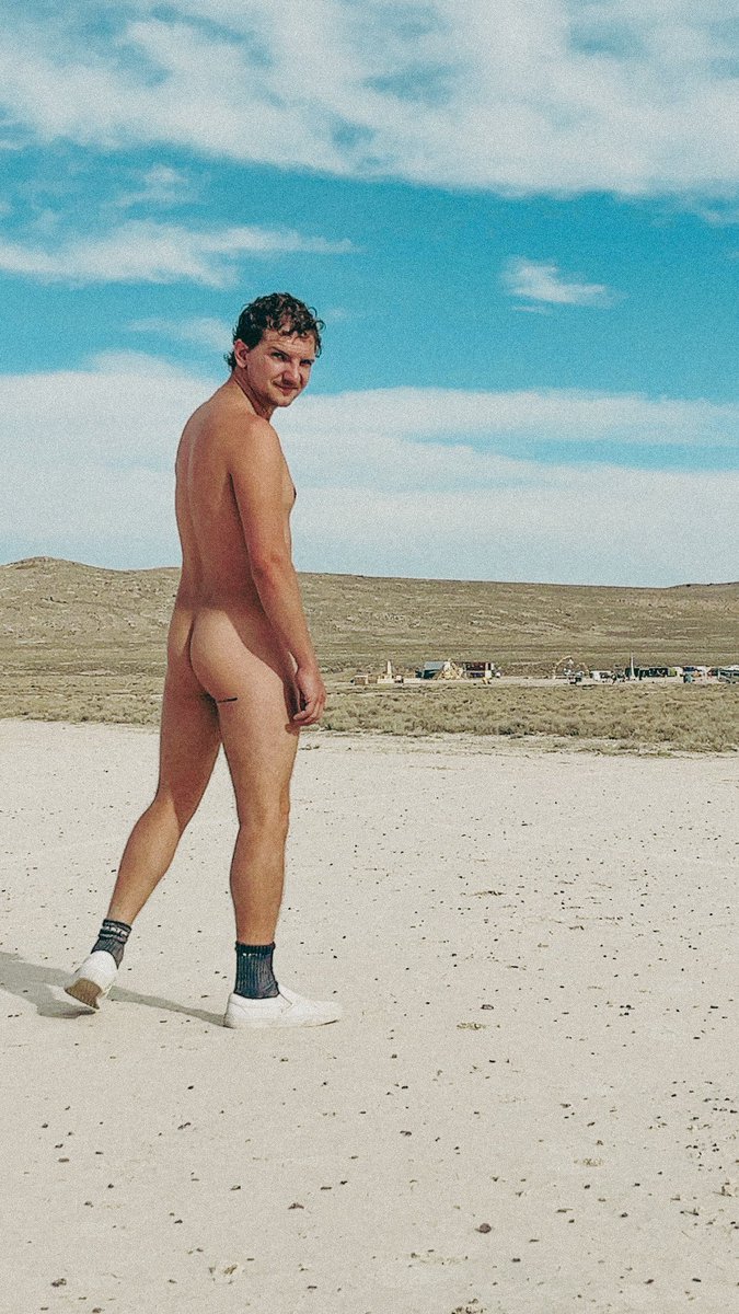 youdahoe's tweet photo. Naked summer https://t.co/7yRRbjpqRo