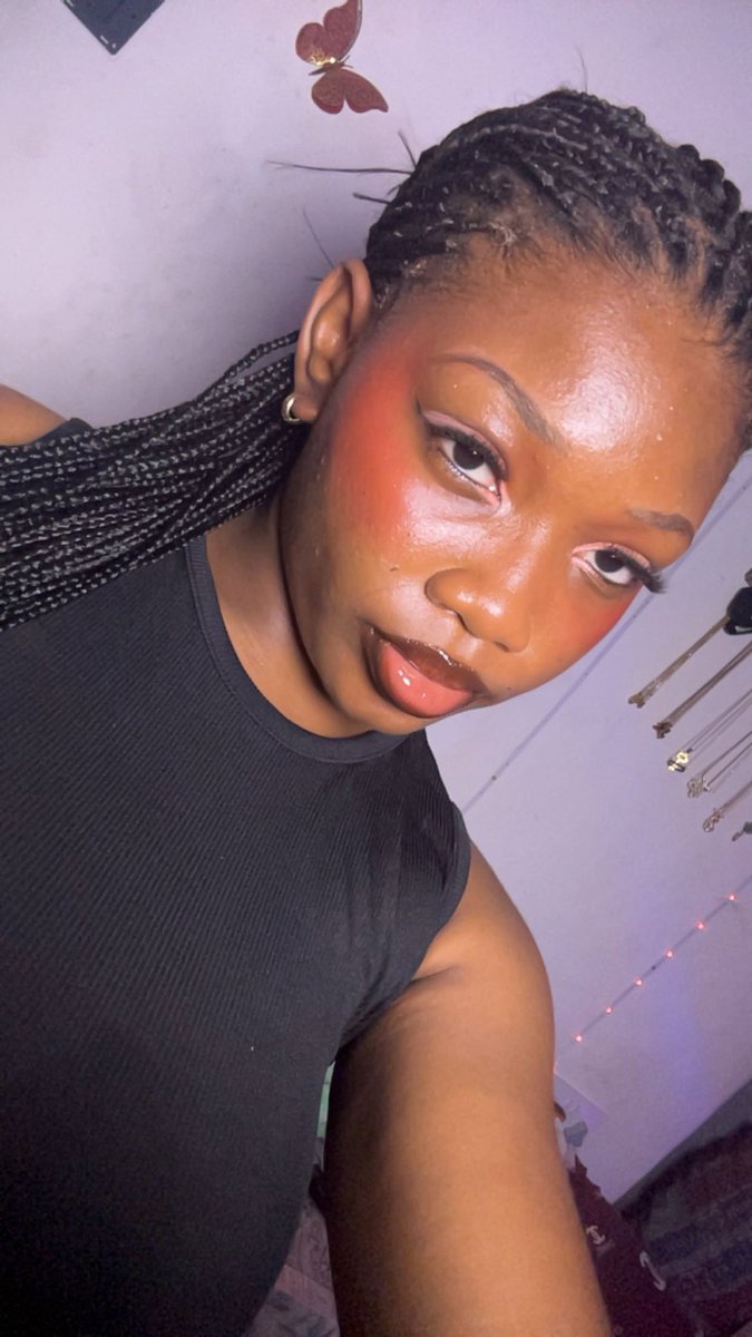xo_bolarin's tweet photo. late night makeup.😍 https://t.co/HpuTeZTdIi