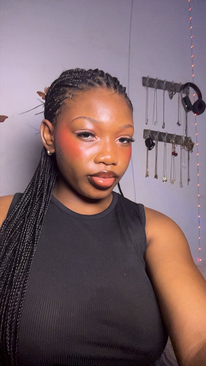 xo_bolarin's tweet photo. late night makeup.😍 https://t.co/HpuTeZTdIi