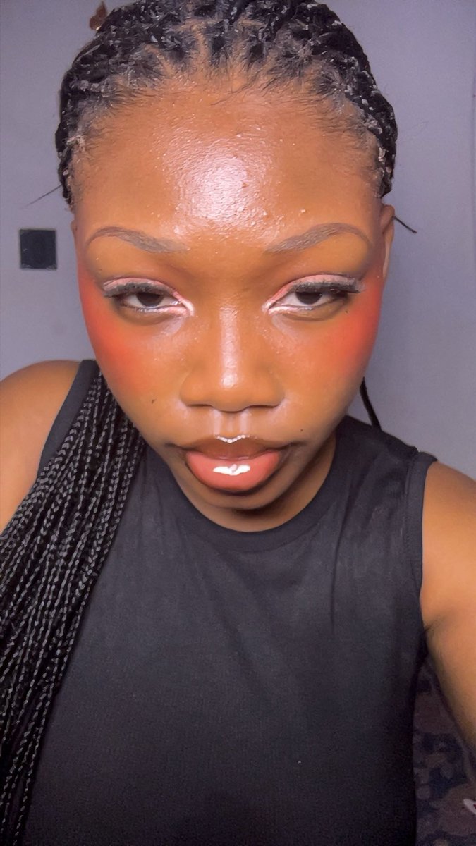 xo_bolarin's tweet photo. late night makeup.😍 https://t.co/HpuTeZTdIi