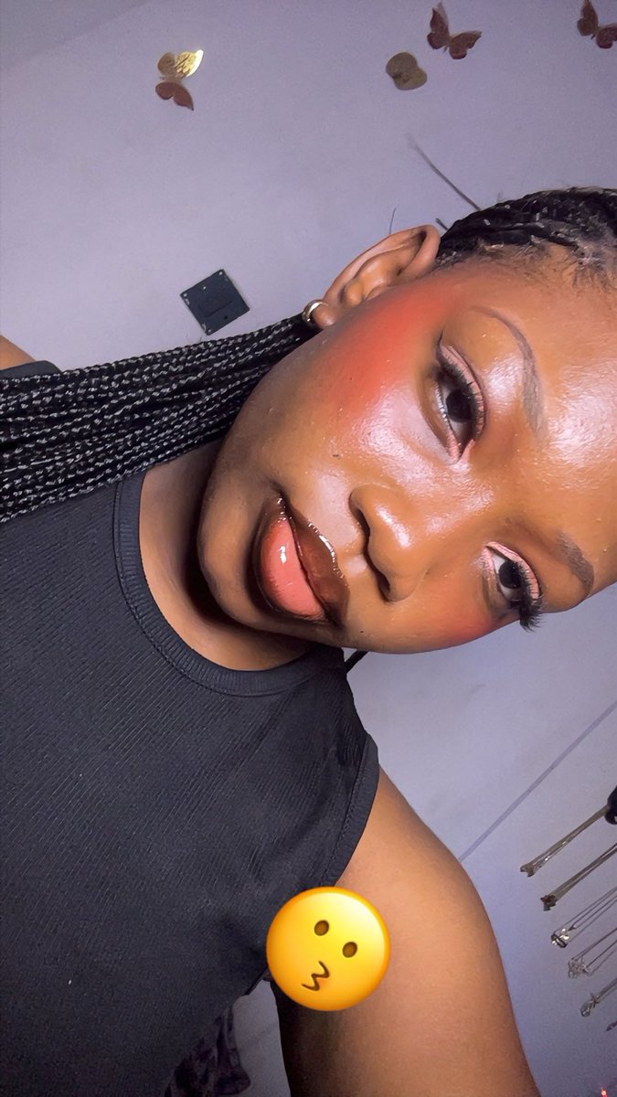 xo_bolarin's tweet photo. late night makeup.😍 https://t.co/HpuTeZTdIi
