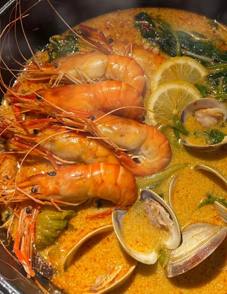 jaeyuniiiii's tweet photo. Craving authentic Thai tom yum Just had a steaming bowl bursting with lemongrass, lime leaves and that perfect spicy-sour kick—total flavor explosion! https://t.co/cEyvZQ84ui