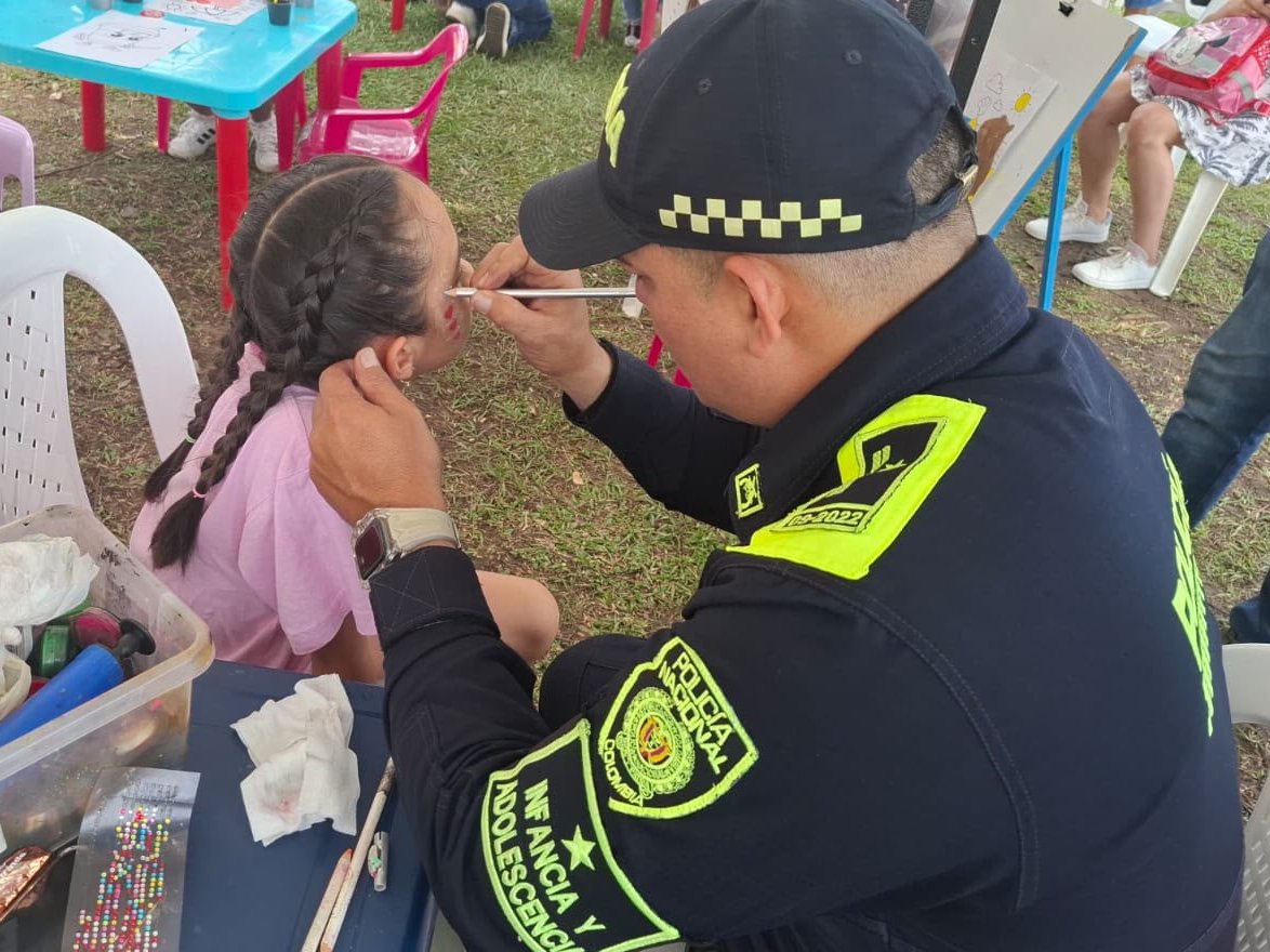 ProteccionPonal's tweet photo. Actuando por la dignidad de nuestra niñez y adolescencia, en San Gil, Santander, realizamos jornadas de esparcimiento para niños, niñas y adolescentes, garantizando su derecho a la recreación, el arte y el sano aprovechamiento del tiempo libre. https://t.co/FtS7Q2qkaF