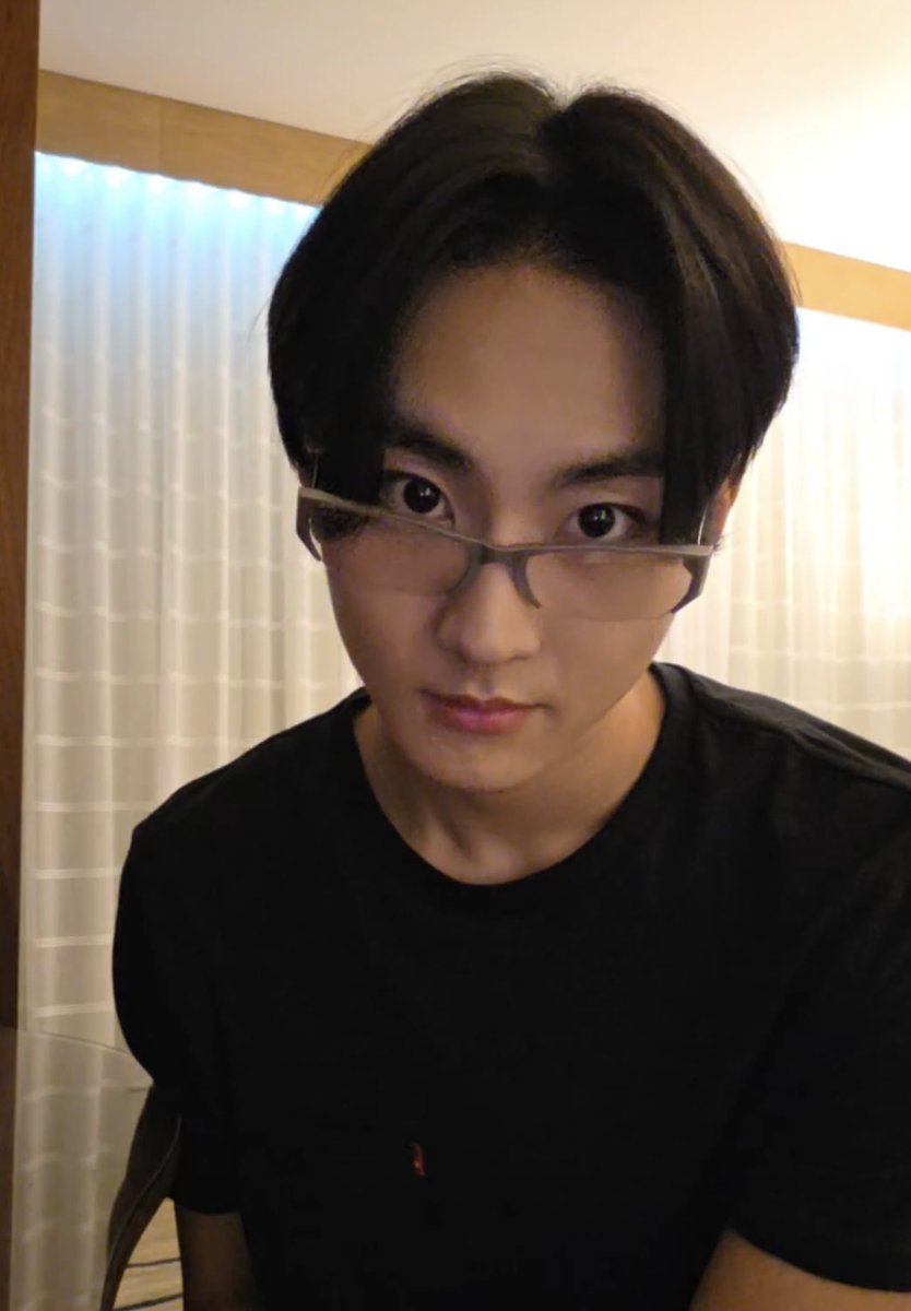 uwonpilled's tweet photo. new glasses ♡ https://t.co/9Tar7CE2RX