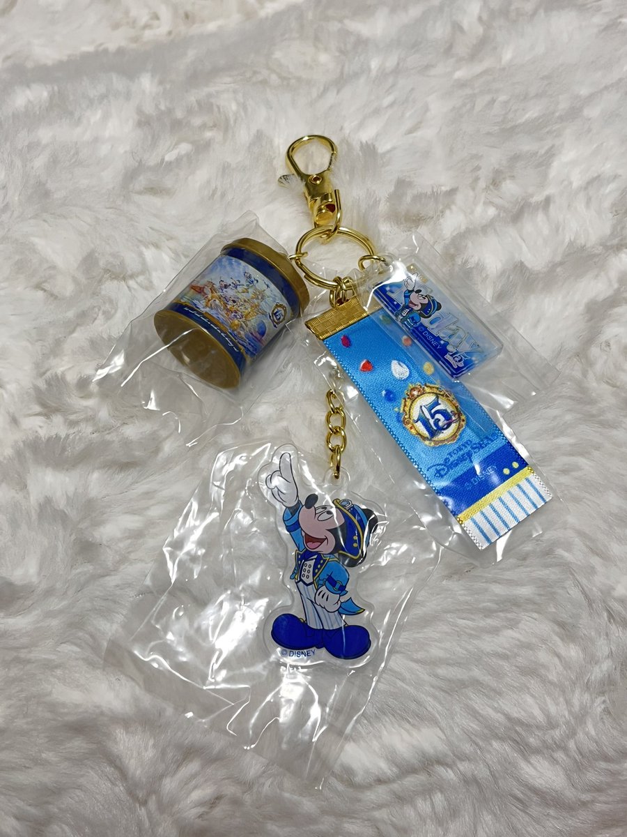 k5_0326's tweet photo. 【交換】カプセルトイ　ディズニーシー　ディズニー　スパークリングジュビリー　ジュビリー　キーチェーン　25周年

【譲】15周年

【求】グランドオープン

オンライン購入分となります。
郵送にて交換希望です（カプセルなし）

お気軽にお声かけください。 https://t.co/xOmFiNQ8AO