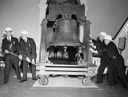 BuckRight's tweet photo. Liberty Bell. 

They want you to believe that the big one is a replica of the one on the cart. 

😂 

And that they built it out of wood for a fair and then scrapped it. 

😂

It is a masterpiece from the Old World. 

Advanced civilization preceded us. https://t.co/MUbwzAnS8G