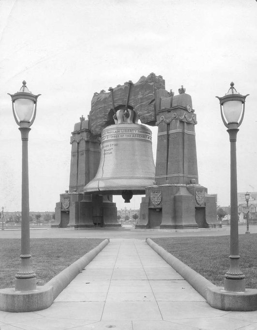 BuckRight's tweet photo. Liberty Bell. 

They want you to believe that the big one is a replica of the one on the cart. 

😂 

And that they built it out of wood for a fair and then scrapped it. 

😂

It is a masterpiece from the Old World. 

Advanced civilization preceded us. https://t.co/MUbwzAnS8G