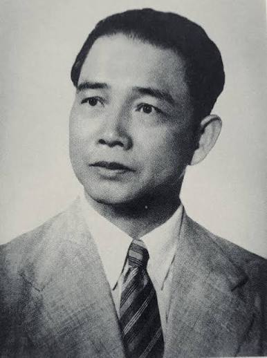 simondylan1962's tweet photo. 戦争を話し合いで解決しようとした人に汪兆銘がいるしかし、彼の死後、蒋介石によって墓は爆破され、土下座する夫妻の像がつくられた。蒋は民に、この像を足蹴にし唾をかけるよう命令した。戦争を話し合いで解決した人物が土下座させられる、そんな国もあることを「お花畑さん」は憶えておいた方がいい https://t.co/flrEXX6uAx