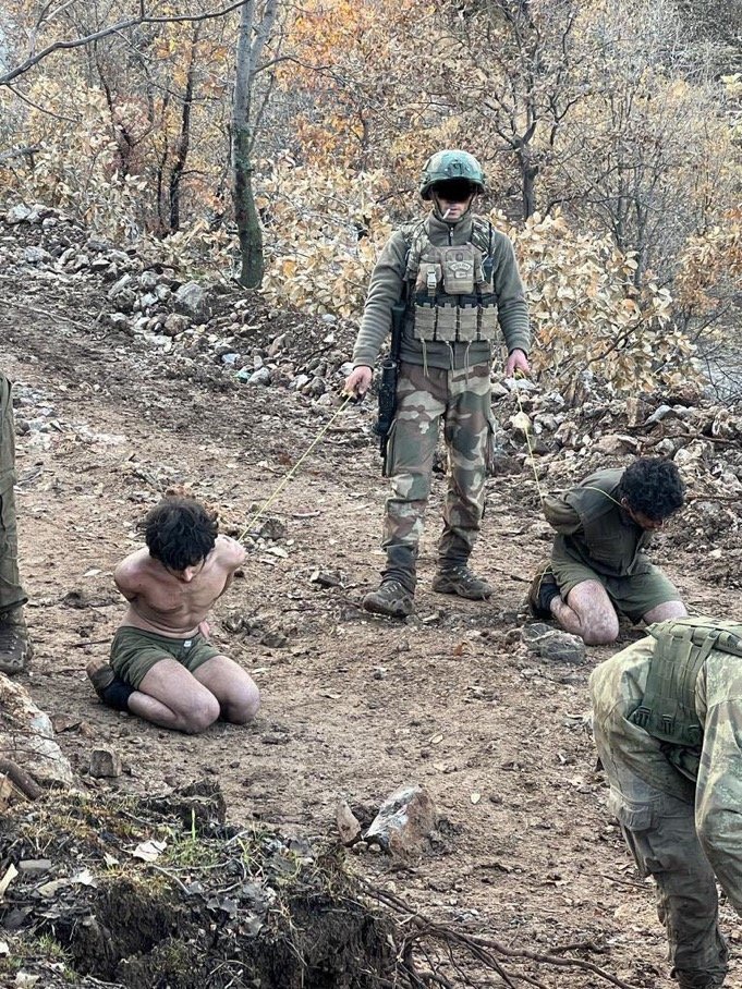whitepur12's tweet photo. @Veronika253545 @_ikikahve @daktilock Sizin gibi vatansız hirtlara bunlardan çekecez ne sana laf anlatayim hırbo https://t.co/OG6DPfBCid