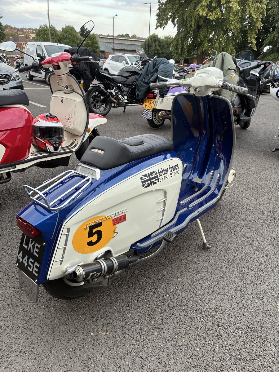 ValleyScooterCl's tweet photo. Wednesday ride out to Bedlam SC in Sheffield. Decent turn out and good snap! #Lambretta #Vespa #Scooters https://t.co/ZrIt1tJbLi