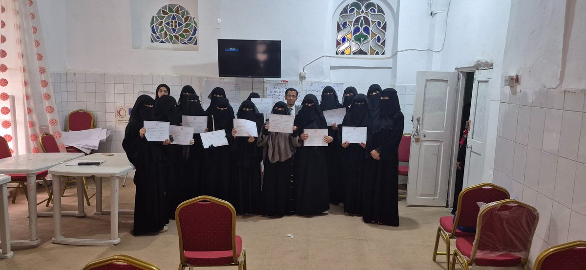 YRCSDhamar's tweet photo. اختتمت جمعية الهلال الأحمر اليمني – فرع ذمار دورة في الإسعافات الأولية استمرت أسبوعًا، بمشاركة 35 متدربة من أبناء المجتمع المحلي، ونفذها المدرب مازن الشغدري. https://t.co/dbMB640ihk