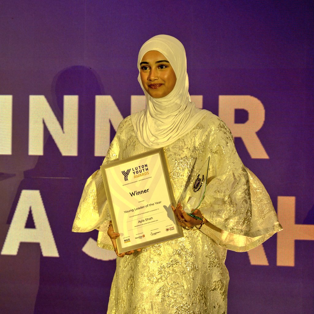lutonyouthaward's tweet photo. Huge congratulations to our Young Leader of the Year awardees, presented by Deputy Lieutenant @jdbailey19!
Winner: Ayla Shah
Highly Commended: Nawal Fatima
Thank you for guiding, inspiring, and empowering our young people!
#YoungLeader #YouthAwards #InspireChange https://t.co/3KAvyuiMft
