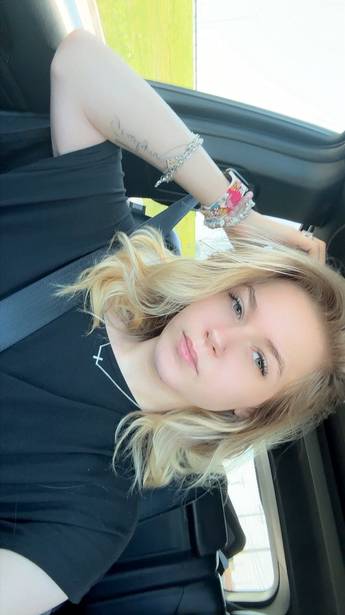 baileybugg03's tweet photo. hmu to buy!!! i’m back on clapper too. so hmu https://t.co/by2any3btr