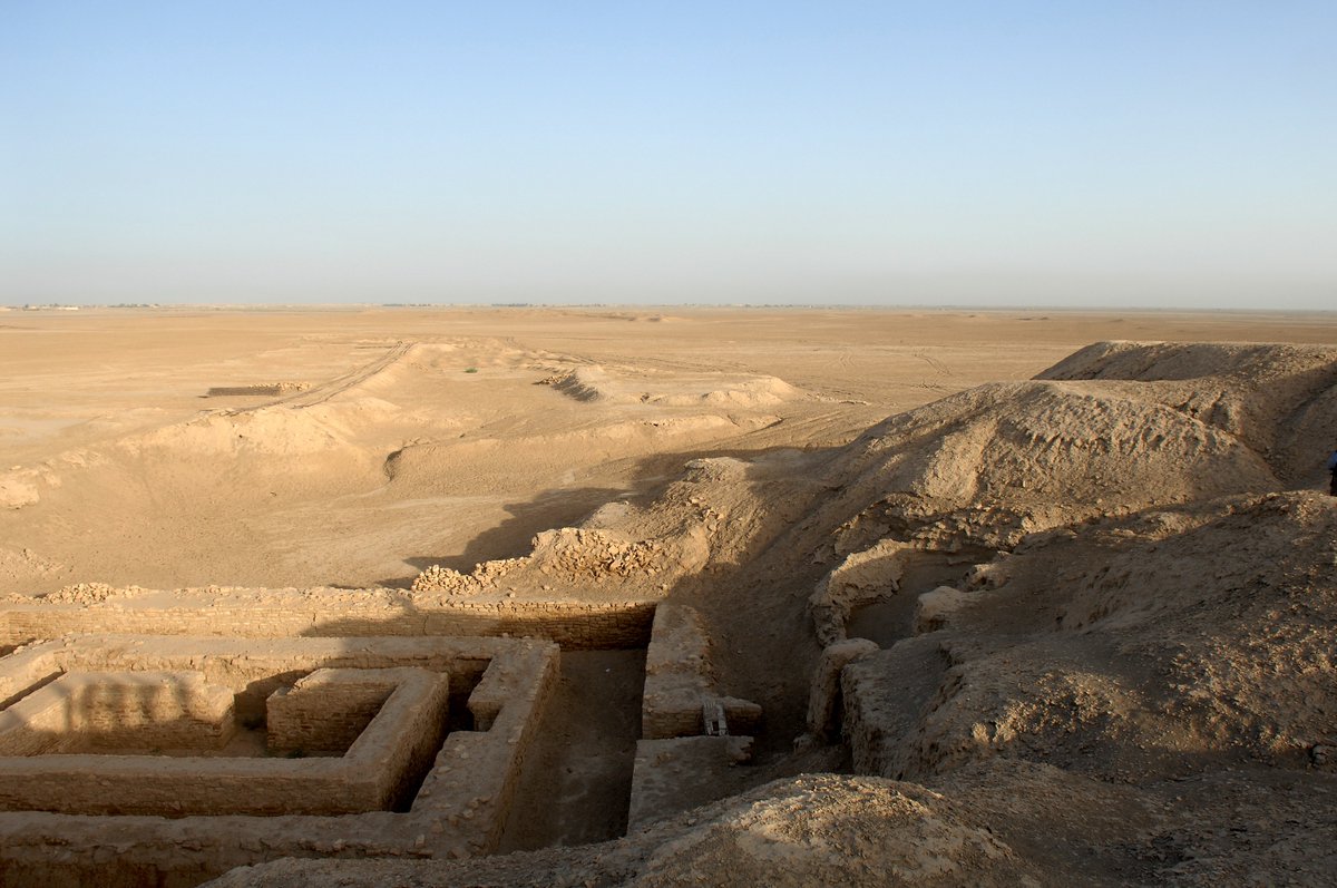 whencyclopedia's tweet photo. 🪨 A ziggurat is a form of monumental architecture originating in ancient Mesopotamia, which usually had a rectangular base. 

📝 Article by Joshua J. Mark. 
📷 Photos 5 and 6 are ©️ by Mohawk Games and Ancient History Magazine / Karwansaray Publishers. https://t.co/RvF8dWj2Wr