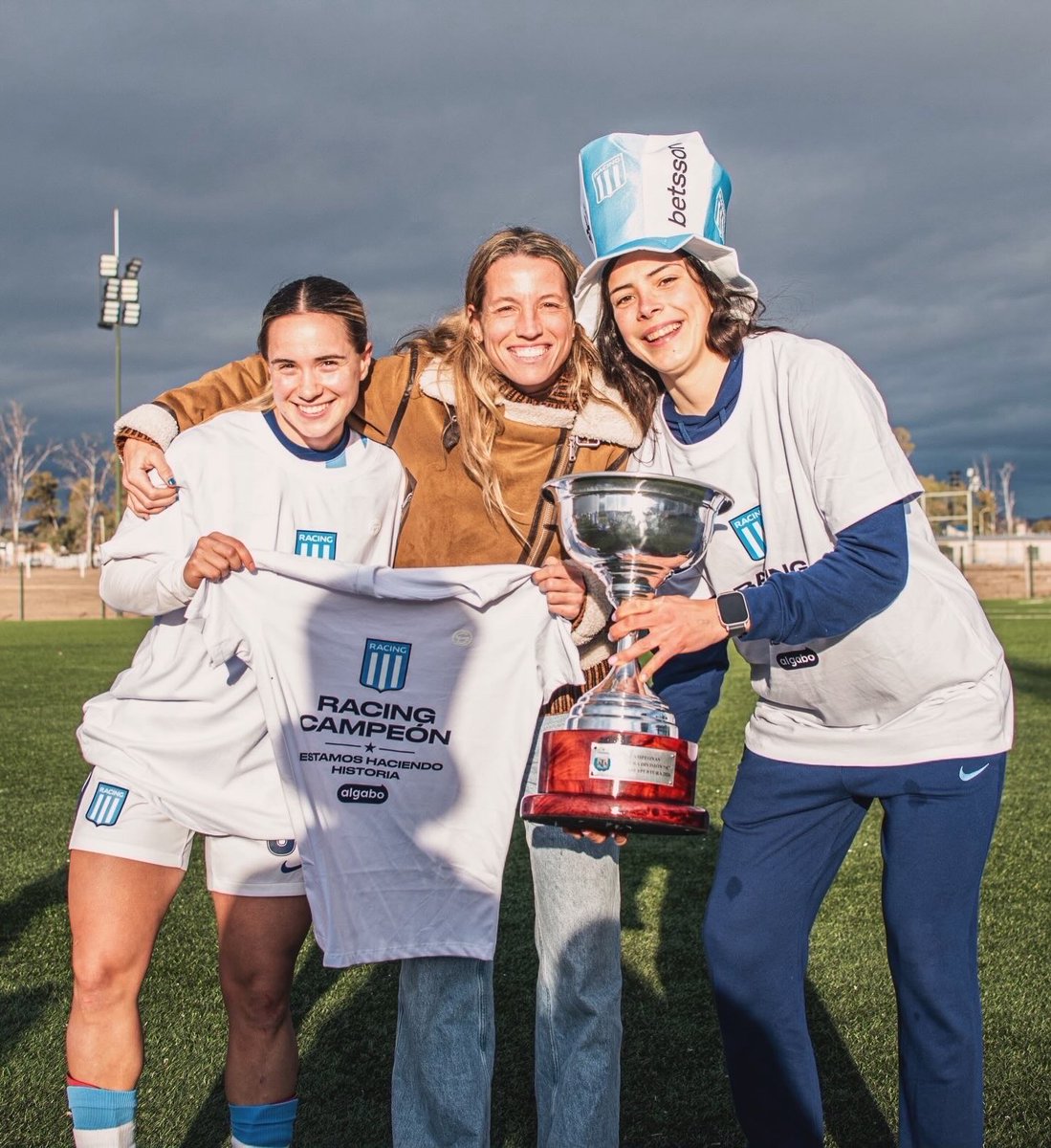 delfinamerino's tweet photo. Racing es campeón del fútbol femenino por primera vez en su historia. 🏆🩵 Fue un verdadero orgullo acompañar a este plantel, un grupo que hizo del profesionalismo, el esfuerzo, la resiliencia y la entrega sus principales banderas. Que sea solo el comienzo de una historia enorme. https://t.co/v3Eno0HnEp