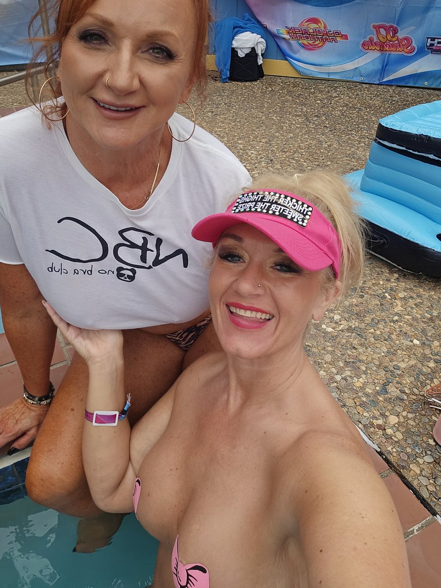 theboujeebrb's tweet photo. Doll 5-day takeover, night 3... and the pool was only the warm up 🎀😈Found one of my favorite redheads poolside @Juliajewels420 !!! Want to see how the rest unfolds..🌶👻 LINK in bio https://t.co/8A6uk1eugy