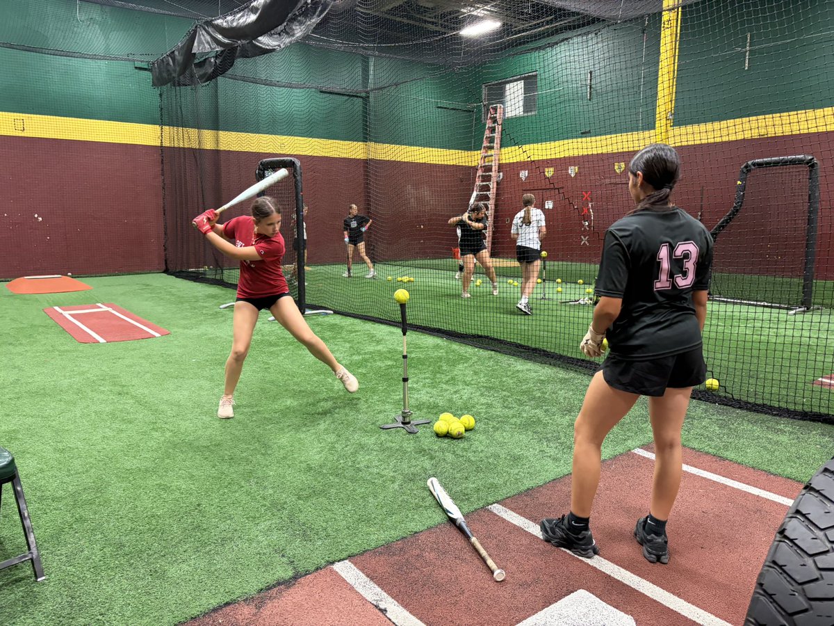 CoachHill2314's tweet photo. No excuses. No complaints. Just a team that chose to get back to work. We regrouped, reset, and refocused. Tomorrow is another opportunity to compete. We’re not done yet. 💪🥎 #EarnIt #OnePitchAtATime @amntxrob14u @MandyHoback @BraidynBurr https://t.co/tc6nmdlfmK