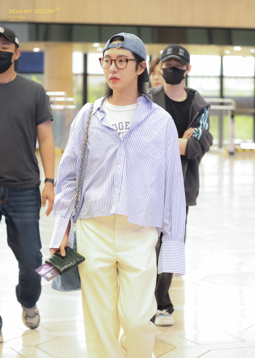 dearmyyellow00's tweet photo. 260724 GMP
뿁👓
#런쥔 #仁俊 #RENJUN #ロンジュン #NCTDREAM https://t.co/7KKeRZJkDv