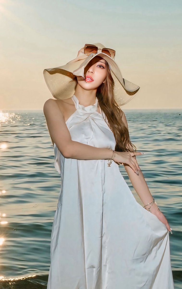 ryu_since2012's tweet photo. 華やかさだけがギャルじゃない
エレガントなギャルも素敵なんです

海辺での撮影は、
光と影の使い方がポイントです。
夕陽をバックに逆光を活かし、
つば広ハットが顔にかける影と
モデルさんの表情が明るく保つように、
ストロボで丁寧に光を調整ました。 https://t.co/9tJuE8f3wM