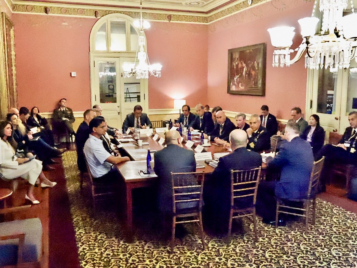 KubiliusA's tweet photo. Today in Washington DC at #EUDefenseNight 🇪🇺🇺🇸.
Massive attention from US🇺🇲 industry & investors to EU🇪🇺 defence initiatives! https://t.co/X64iE9XSRQ