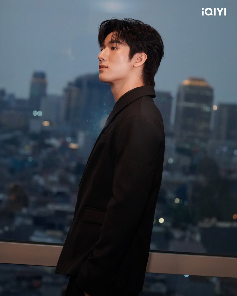 iQIYIArtist_TH's tweet photo. หล่อสะกดทุกสายตา! 🖤 #moslhong @mos_psl เสิร์ฟแฟชั่นลุคสอง All Black ที่งาน Bunga di Tepi Jurang : Gala Premiere 

MOS X DANGEROUS ROSE

#MOSxBungaDiTepiJurangGALA
#BungaDiTepiJurang https://t.co/BhgJdsjR6b