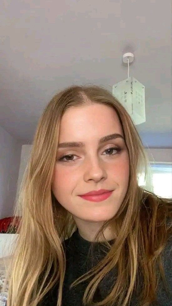 Emmawatson_333's tweet photo. If we were grabbing coffee, what would we talk about? ☕ https://t.co/8fpy2EFKjD