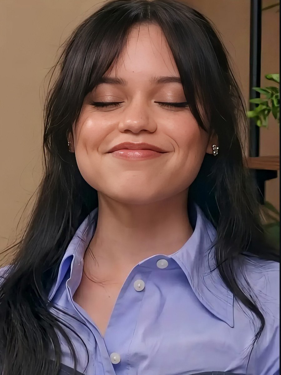 JennaOrtega162's tweet photo. Smile ❤️ https://t.co/haQBVSuvK7