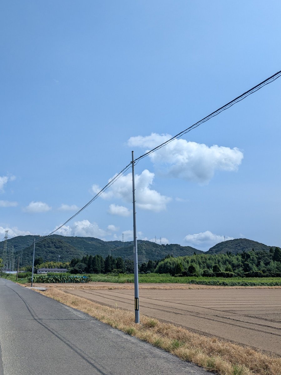 uxy5oa's tweet photo. いつもとは違う景色のなか
水分片手にゆっくりと

昨日ボランティア登録しました
同じ志の皆様と
どこかで困っているの誰かの
役にたてたら
そうありたくて🌱🤝🌱

#散歩 https://t.co/elVhmqrlvL