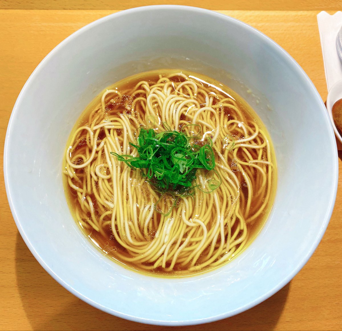 Limited_HUNTER's tweet photo. Sagamihara欅@小田急相模原

かけ醤油らーめん🍜

極上の鶏醤油🥹✨

神食の賄い丼が誇る肉の波状攻撃がとにかく凄まじいので、かけらーめんとの組み合わせが一つの最適解🤭💯

シンプルが故に誤魔化しの効かない潔い一杯🥹🥹🥹 https://t.co/O3APcb6PFL