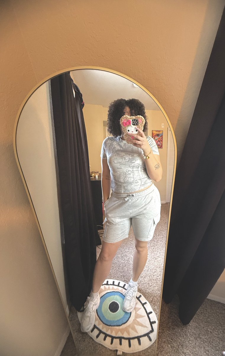 The_CurlyQueen's tweet photo. Thursday vibes https://t.co/s1yvtUUmIA