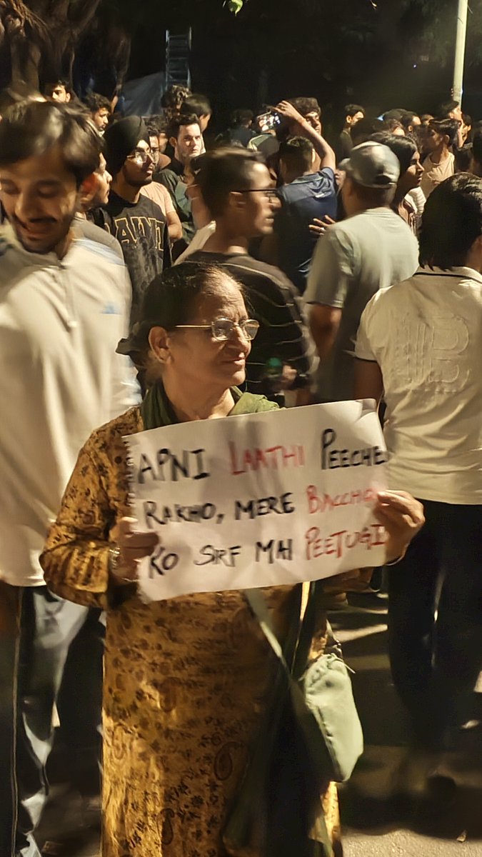 iamsreshthaa's tweet photo. Jantar Mantar alive with protesters 
June 24, 2026 midnight
#cjp #delhi https://t.co/iyFMqgOZXn